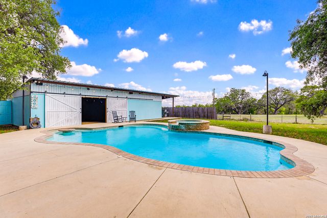 78 Marx Lane, La Vernia, TX 78121