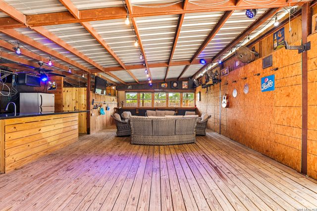 78 Marx Lane, La Vernia, TX 78121