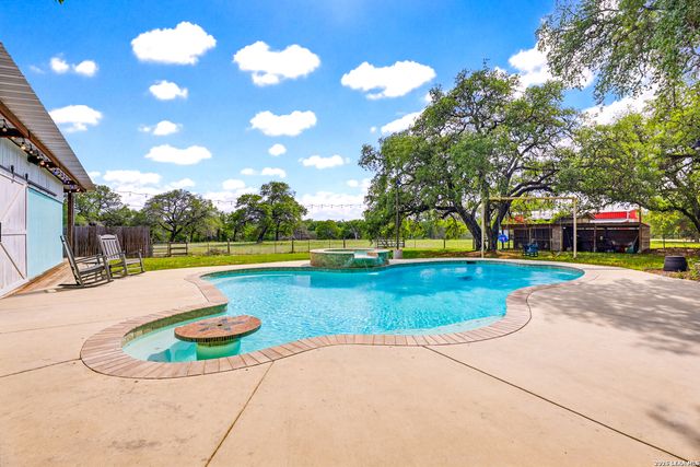 78 Marx Lane, La Vernia, TX 78121