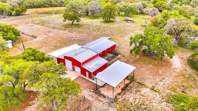 78 Marx Lane, La Vernia, TX 78121