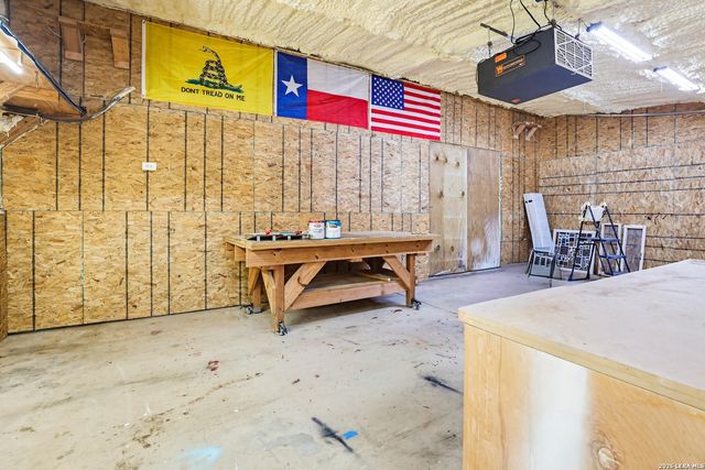 78 Marx Lane, La Vernia, TX 78121