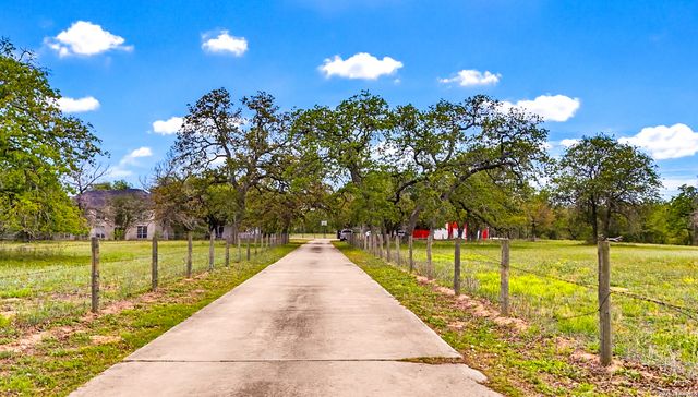 78 Marx Lane, La Vernia, TX 78121