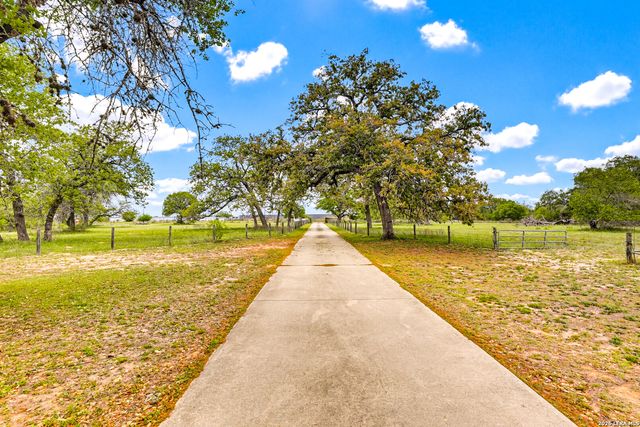 78 Marx Lane, La Vernia, TX 78121