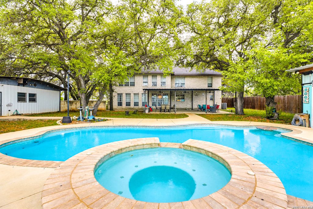 78 Marx Lane, La Vernia, TX 78121