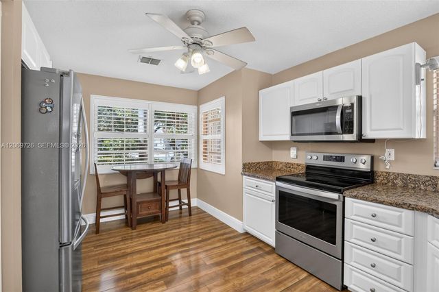 2638 Oak Park Circle, Davie, FL 33328