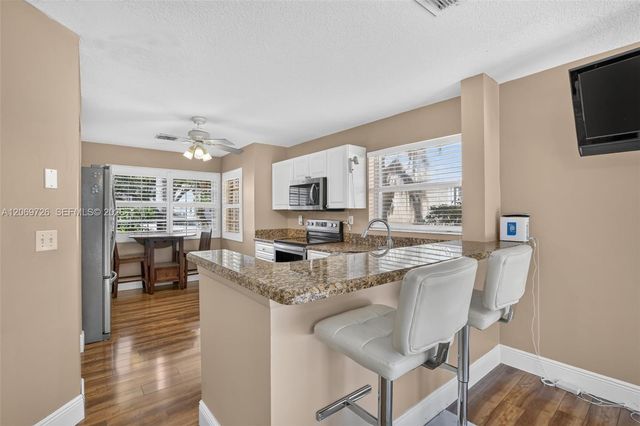 2638 Oak Park Circle, Davie, FL 33328