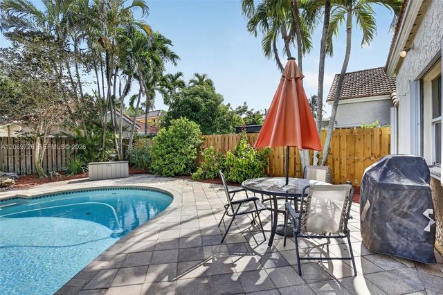 2638 Oak Park Circle, Davie, FL 33328