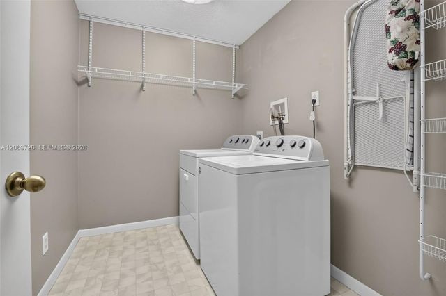 2638 Oak Park Circle, Davie, FL 33328