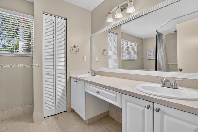 2638 Oak Park Circle, Davie, FL 33328