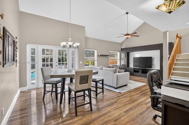 2638 Oak Park Circle, Davie, FL 33328