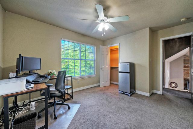 1265 E Independence ST, Giddings, TX 78942