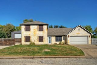 1265 E Independence ST, Giddings, TX 78942