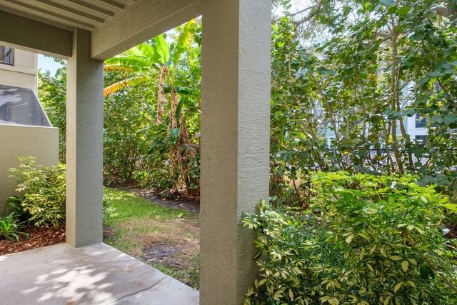 10220 BAYOU GRANDE AVENUE, Seminole, FL 33772