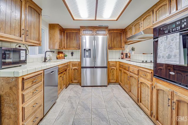 5609 Fruitvale Avenue, Bakersfield, CA 93308