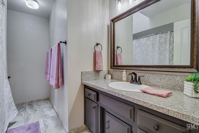5609 Fruitvale Avenue, Bakersfield, CA 93308