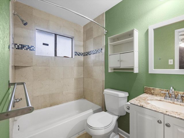 3823 Suttonford Drive, Houston, TX 77066