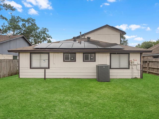 3823 Suttonford Drive, Houston, TX 77066