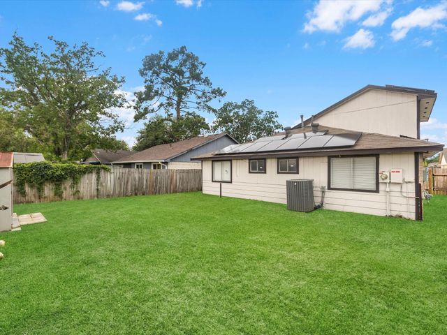 3823 Suttonford Drive, Houston, TX 77066