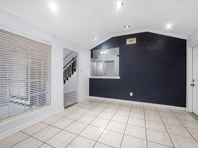 3823 Suttonford Drive, Houston, TX 77066