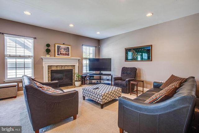 1205 SAUNDERS DR, Fredericksburg, VA 22401