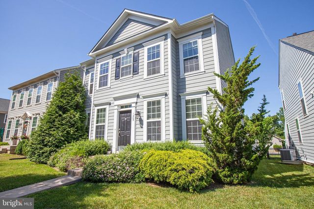 1205 SAUNDERS DR, Fredericksburg, VA 22401