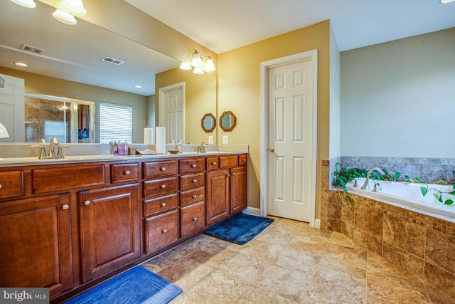 1205 SAUNDERS DR, Fredericksburg, VA 22401