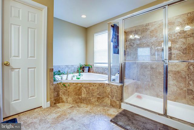 1205 SAUNDERS DR, Fredericksburg, VA 22401