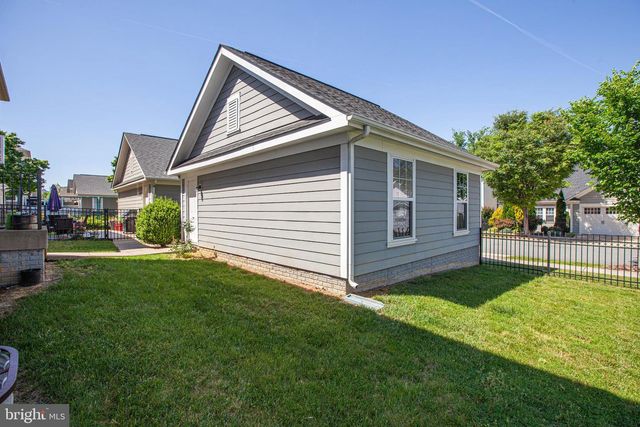 1205 SAUNDERS DR, Fredericksburg, VA 22401