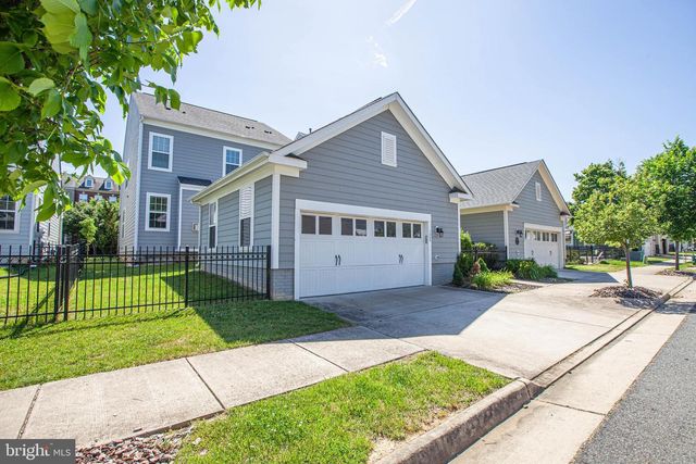 1205 SAUNDERS DR, Fredericksburg, VA 22401