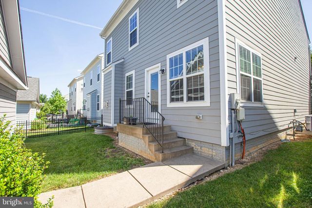 1205 SAUNDERS DR, Fredericksburg, VA 22401