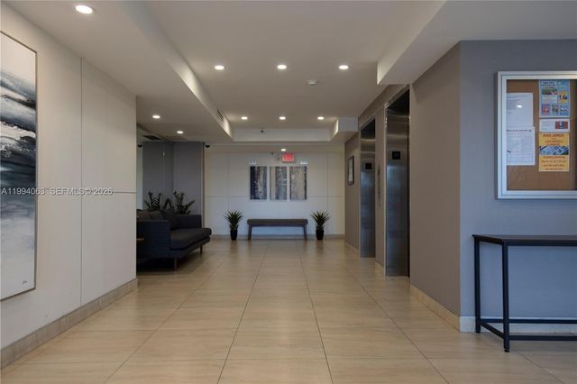 105 Lake Emerald Dr 708, Oakland Park, FL 33309