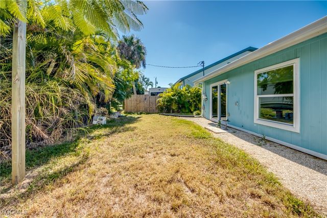 2430 Orange ST, St James City, FL 33956