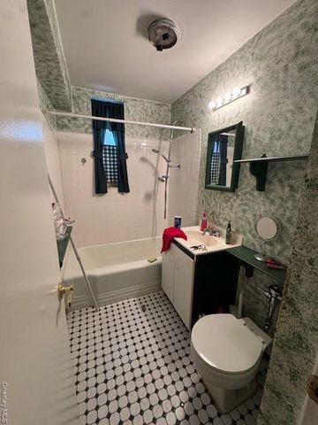 221 McDonald 1G, Brooklyn, NY 11218