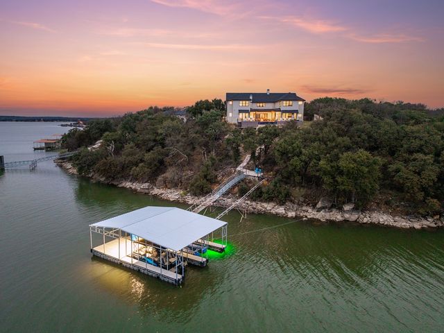 584 Oak Point Dr, May, TX 76857