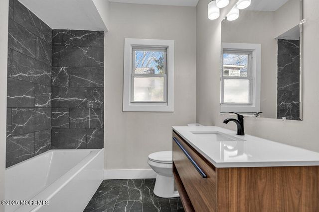 11 Market Street, Bayville, NJ 08721