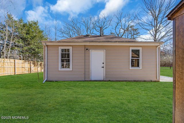 11 Market Street, Bayville, NJ 08721