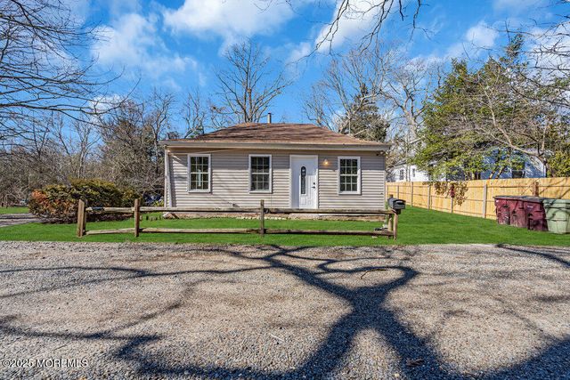 11 Market Street, Bayville, NJ 08721