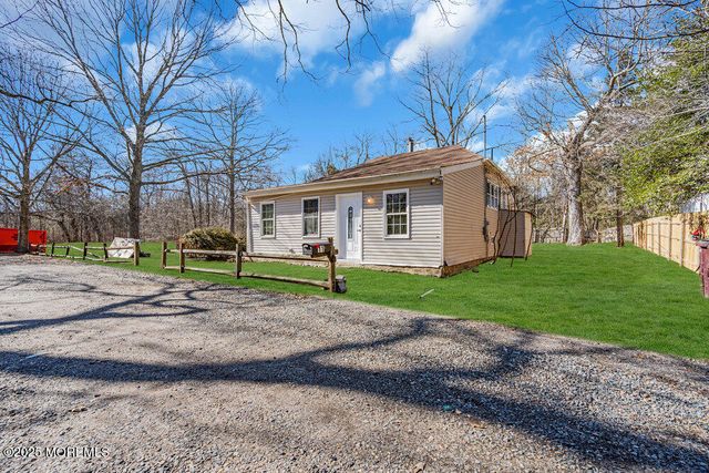 11 Market Street, Bayville, NJ 08721