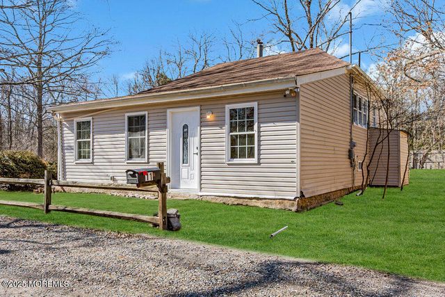 11 Market Street, Bayville, NJ 08721