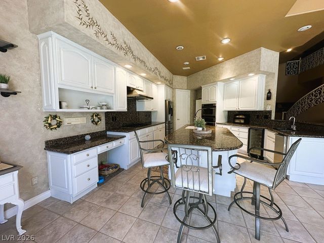 27 Via Paradiso Street, Henderson, NV 89011