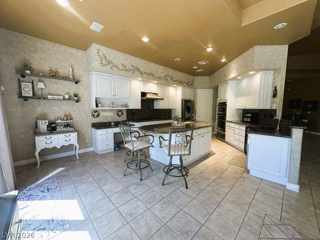 27 Via Paradiso Street, Henderson, NV 89011