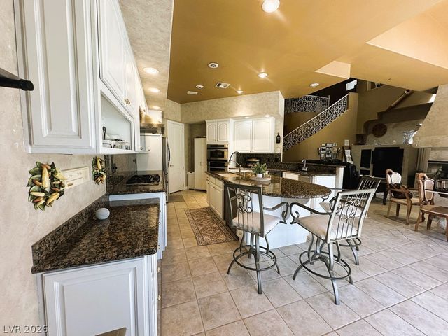 27 Via Paradiso Street, Henderson, NV 89011