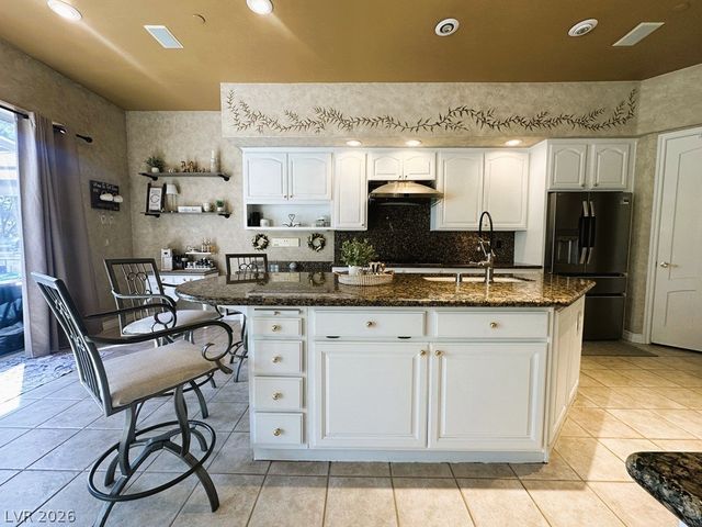 27 Via Paradiso Street, Henderson, NV 89011