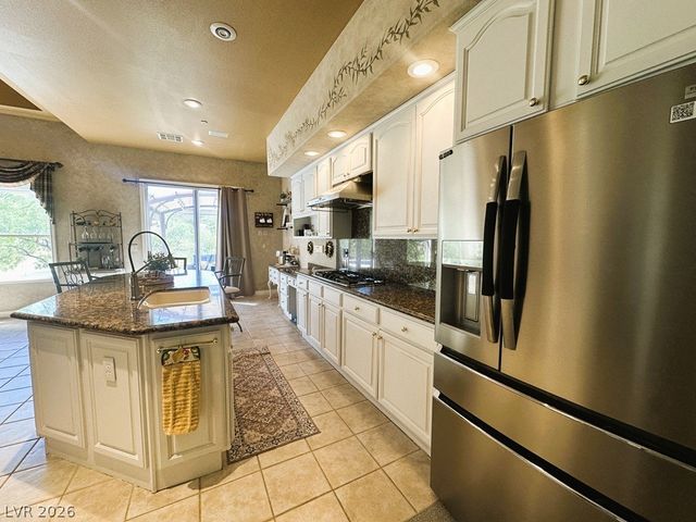 27 Via Paradiso Street, Henderson, NV 89011