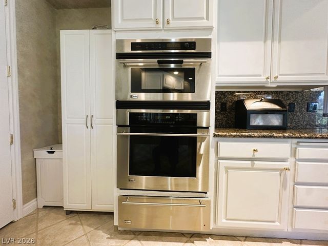 27 Via Paradiso Street, Henderson, NV 89011