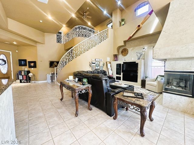 27 Via Paradiso Street, Henderson, NV 89011