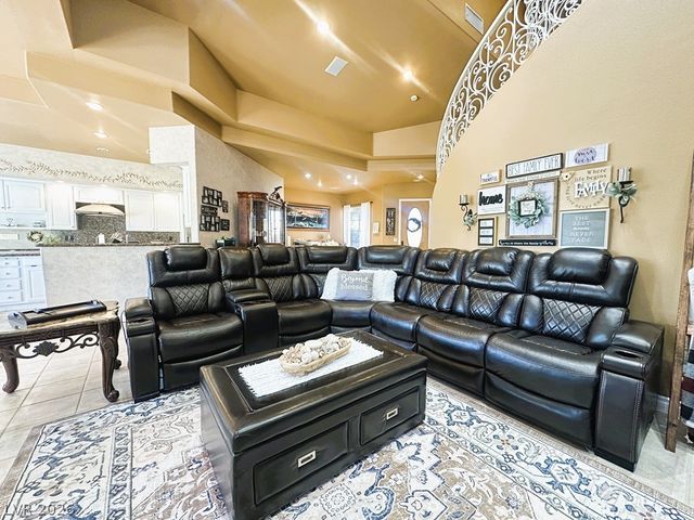 27 Via Paradiso Street, Henderson, NV 89011