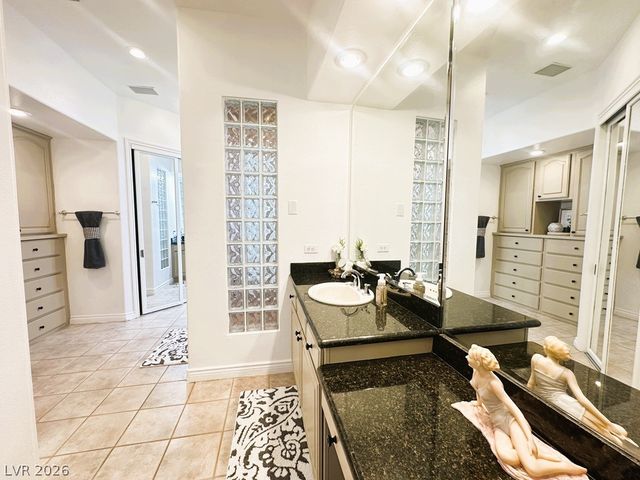 27 Via Paradiso Street, Henderson, NV 89011