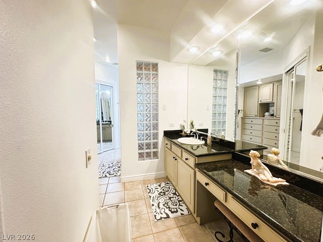 27 Via Paradiso Street, Henderson, NV 89011