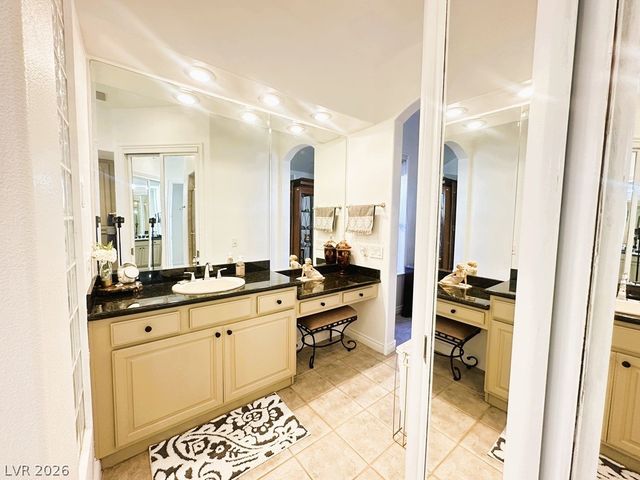27 Via Paradiso Street, Henderson, NV 89011